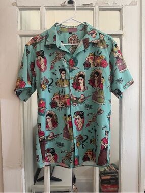 Men's Short-Sleeve Graphic Button-Up Shirt - Aqua Frida Kahlo Print